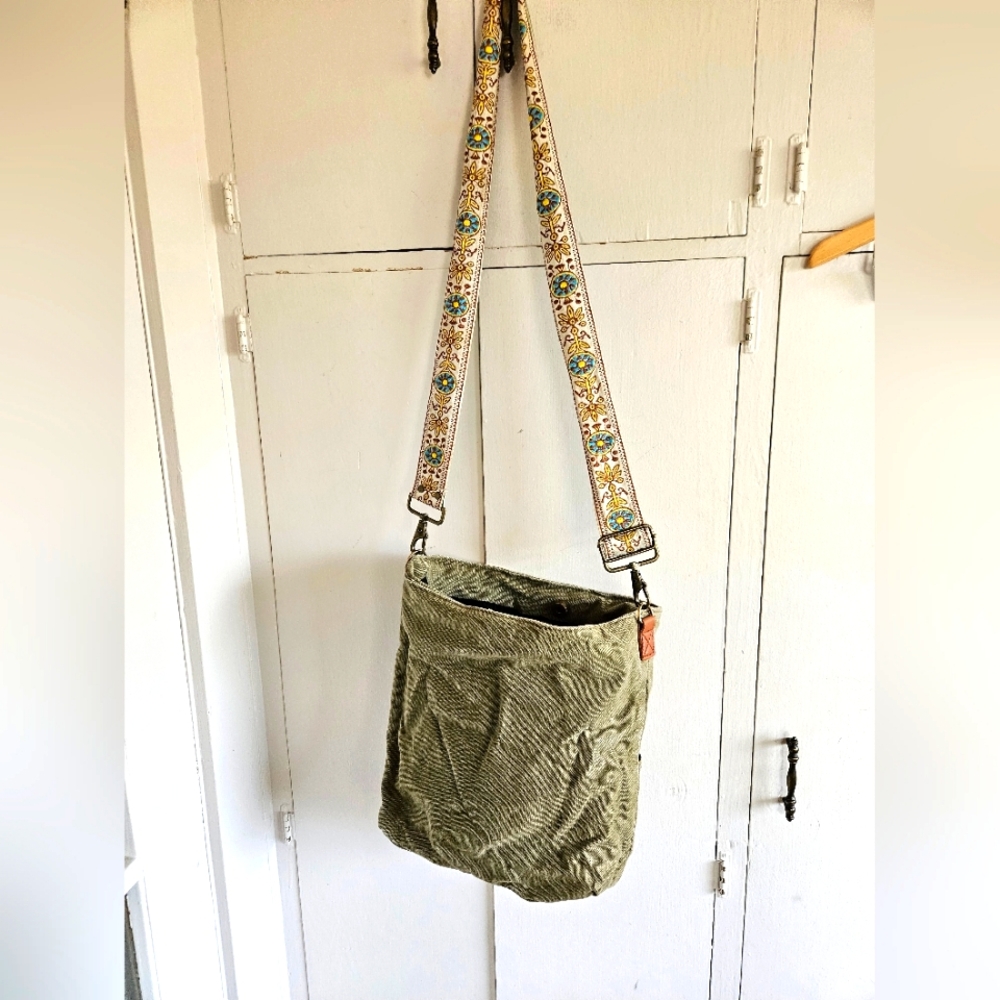 Green handbag with boho strap